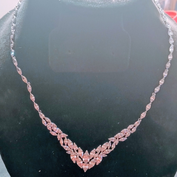 Swarovski Swan Mesmera  Crystal Cubic Zirconia 18 inch Necklace .A Reg Box - Picture 8 of 8